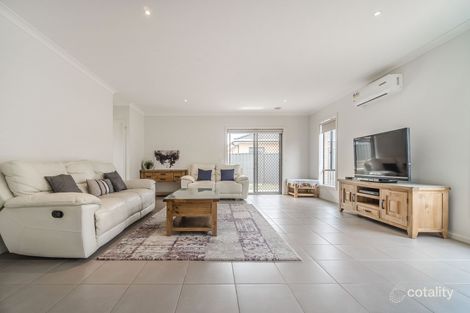 Property photo of 12 Hinter Way Roxburgh Park VIC 3064