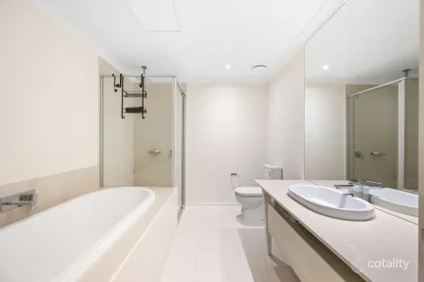 Property photo of 62 Easthill Drive Robina QLD 4226