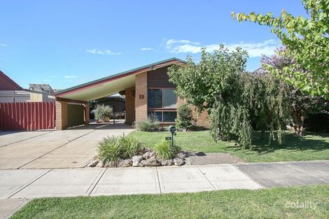 Property photo of 19 Waratah Way Wodonga VIC 3690