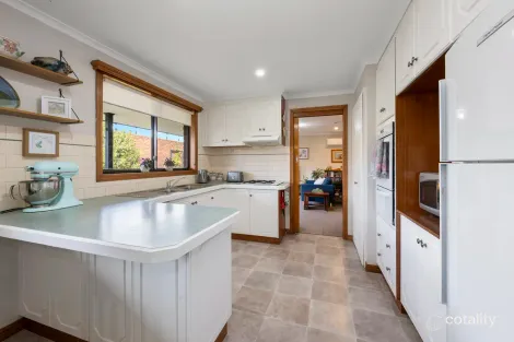 Property photo of 18 Waltham Drive Mitchell Park VIC 3355