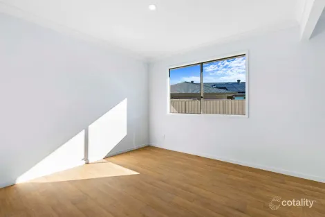 Property photo of 20 Saltair Drive Eli Waters QLD 4655