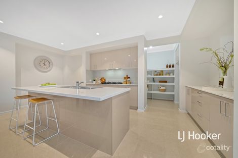 Property photo of 102 Grandvue Boulevard Pakenham VIC 3810