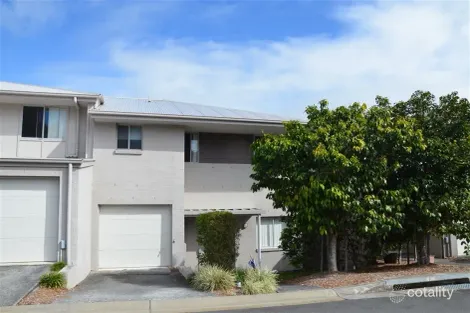 18/2 Sangster Cres, Pacific Pines, QLD 4211