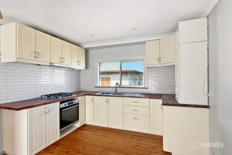 2/28 Cambewarra Rd, Bomaderry, NSW 2541