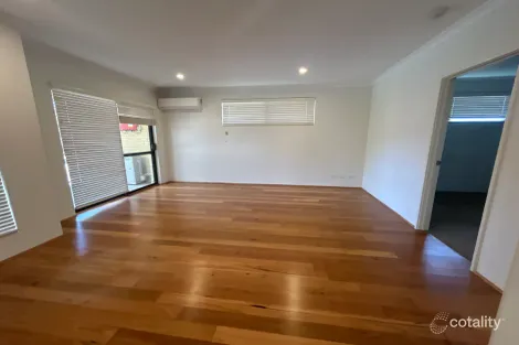 4/16 Pearl Rd, Cloverdale, WA 6105