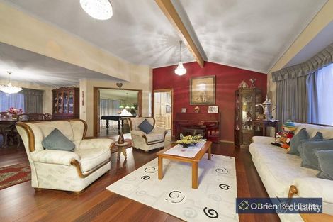 Property photo of 4 Paran Close Endeavour Hills VIC 3802
