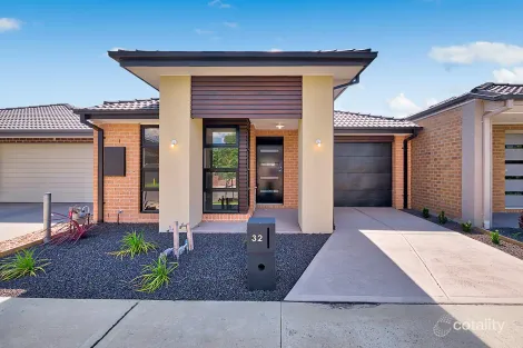 Property photo of 32 Aquatic Drive Cranbourne West VIC 3977