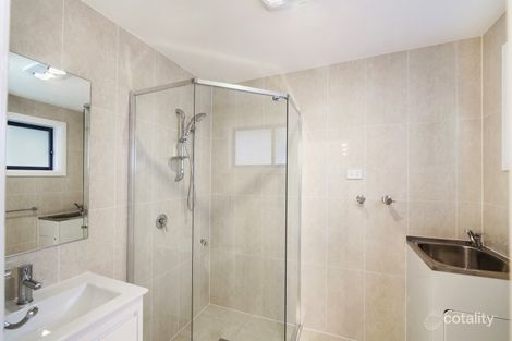 Property photo of 21A Kinarra Avenue Wyoming NSW 2250