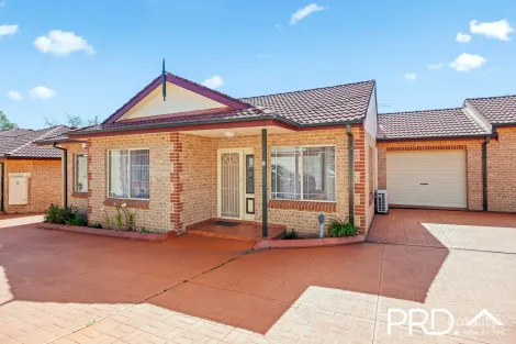 Property photo of 3/65 Lucas Road East Hills NSW 2213