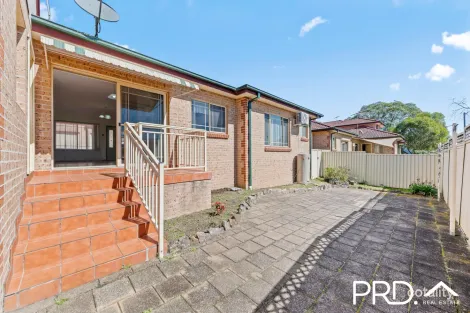 Property photo of 3/65 Lucas Road East Hills NSW 2213