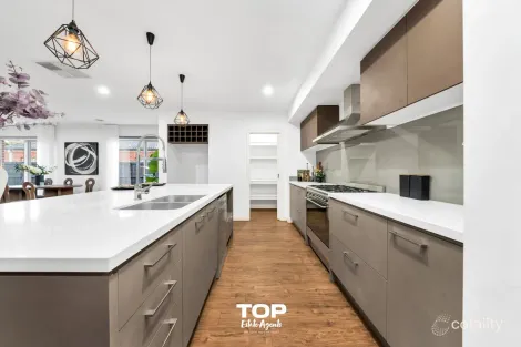 Property photo of 24 Clydevale Avenue Clyde North VIC 3978