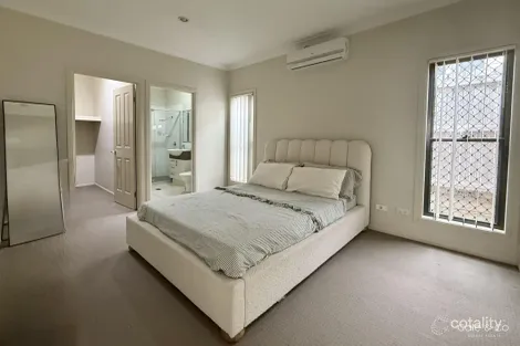 Property photo of 10 Hookes Terrace Springfield Lakes QLD 4300