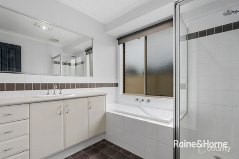 Property photo of 73 Featherhead Way Harkness VIC 3337