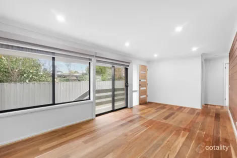 Property photo of 2/31 Strathallan Road Macleod VIC 3085