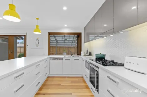 Property photo of 5 Jessica Close Wantirna South VIC 3152