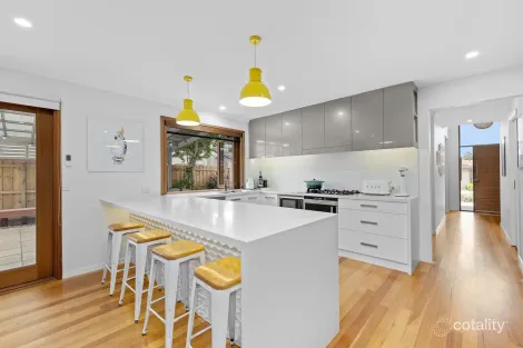 Property photo of 5 Jessica Close Wantirna South VIC 3152