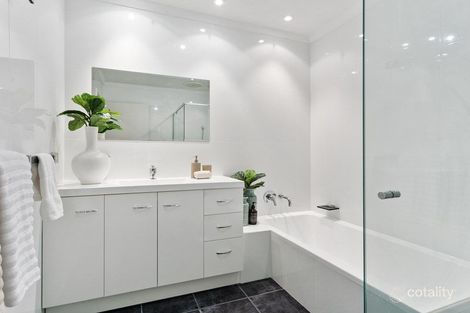 Property photo of 2 Hugh Court Como WA 6152