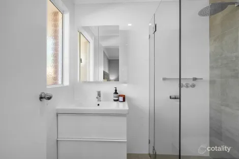 Property photo of 24 Carroo Heights Ocean Reef WA 6027