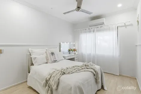 Property photo of 4 Yarra Place Pacific Pines QLD 4211