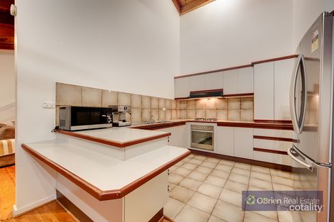 Property photo of 5 Waruka Close Endeavour Hills VIC 3802