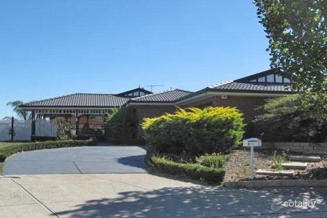 5 Parr Ct, Taylors Lakes, VIC 3038
