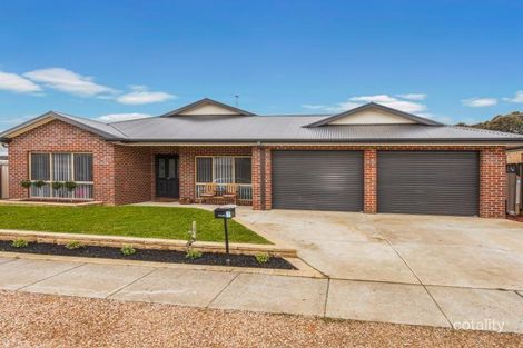 2 Parkland Pl, Broadford, VIC 3658