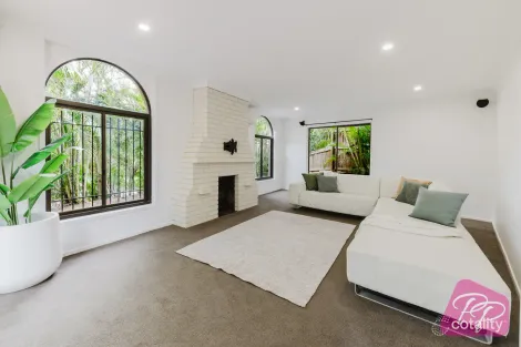 6 COONARDOO CL, JINDALEE, QLD 4074