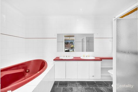 Property photo of 32 Bartlett Crescent Hoppers Crossing VIC 3029