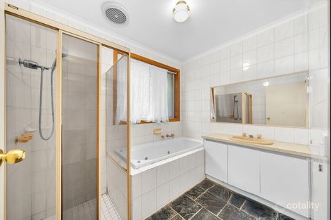 Property photo of 32 Bartlett Crescent Hoppers Crossing VIC 3029