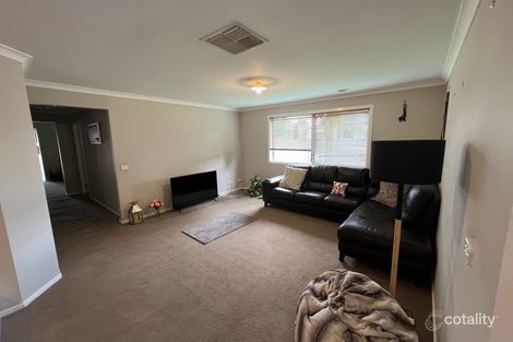 Property photo of 1 Tattle Grove Cranbourne East VIC 3977
