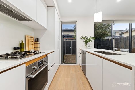 Property photo of 20 Azure Crescent Keysborough VIC 3173