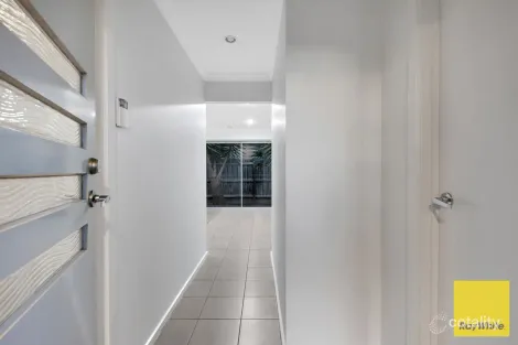 Property photo of 18A Greenleaf Circuit Tarneit VIC 3029