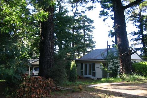 2 Genevieve Rd, Bullaburra, NSW 2784