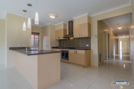 Property photo of 6 Rivendale Crescent Drouin VIC 3818