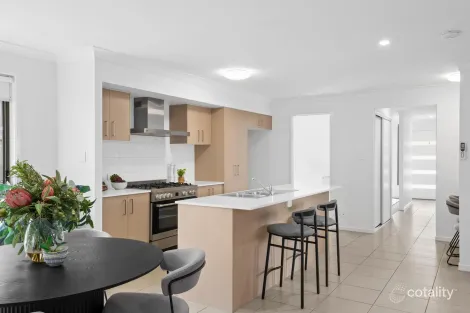 Property photo of 126 Sovereign Drive Deebing Heights QLD 4306