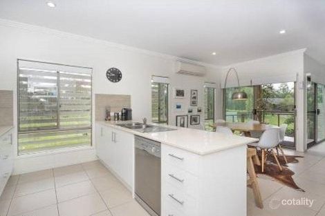 Property photo of 16 Careel Close Helensvale QLD 4212
