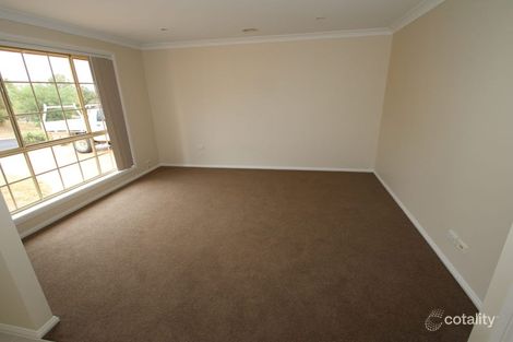 Property photo of 11 Sheldon Crescent Orange NSW 2800