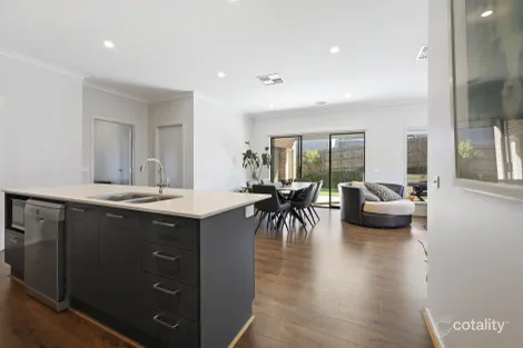 Property photo of 5 Dardinal Lane Warrnambool VIC 3280