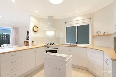 9 Hockings St, Holland Park West, QLD 4121