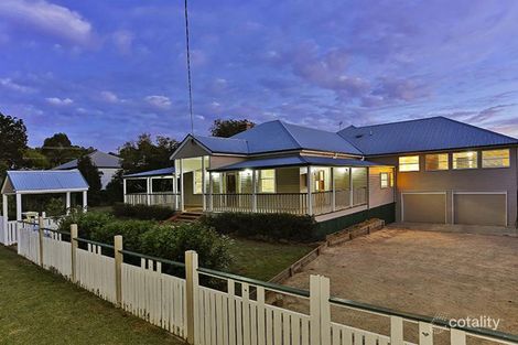 4 Carlton St, North Toowoomba, QLD 4350