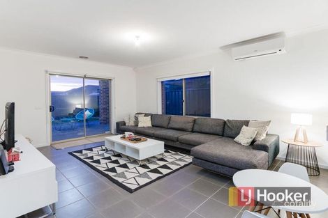 Property photo of 3 Cerbera Bend Cranbourne North VIC 3977