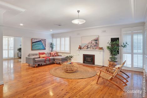 4 Halloran St, Turvey Park, NSW 2650