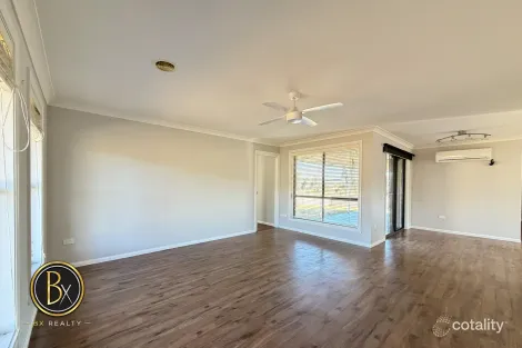 Property photo of 2 Diamond Close Kelso NSW 2795