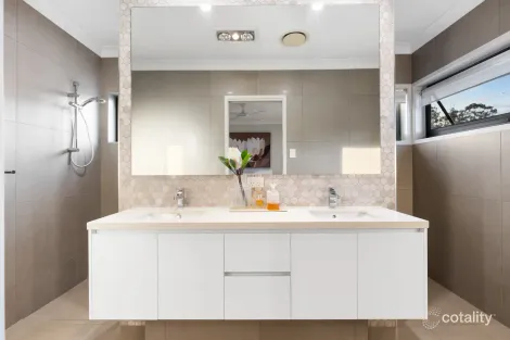 Property photo of 5 Bluegrass Court Hillcrest QLD 4118