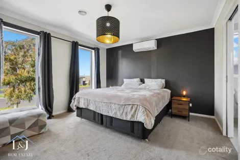 Property photo of 17 Summit Drive Pakenham VIC 3810