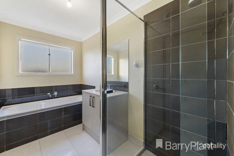 Property photo of 4 Tamlyn Avenue Tarneit VIC 3029