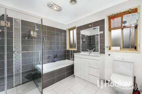 Property photo of 26 Merrijig Avenue Cranbourne VIC 3977