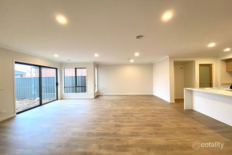 Property photo of 10 Zippy Circuit Tarneit VIC 3029