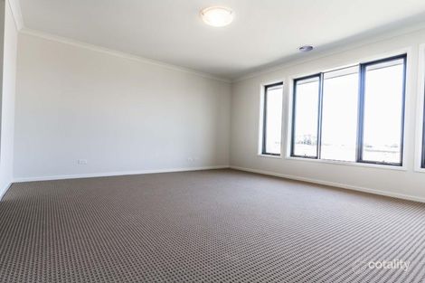 Property photo of 27 Attunga Grove Werribee VIC 3030