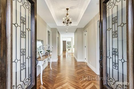 Property photo of 53 Kinnoull Grove Glen Waverley VIC 3150